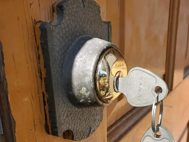 【☆八王子発：地域密着☆】鍵（補助鍵）の交換　安心してお気軽にご相談ください！！サービスの画像