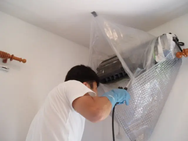 消臭洗剤と高圧洗浄【作業後にｸﾚｶ/PayPay/Suica払いは現金払を選択】サービスの画像