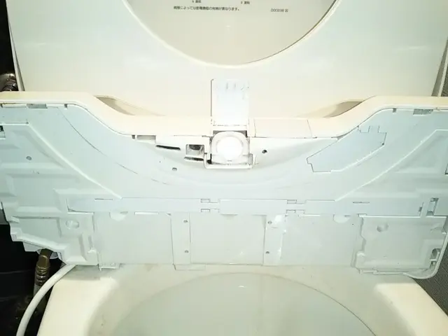 落ちない尿石・黒ずみもスッキリ！高評価のプロが丁寧に洗浄◎サービスの画像