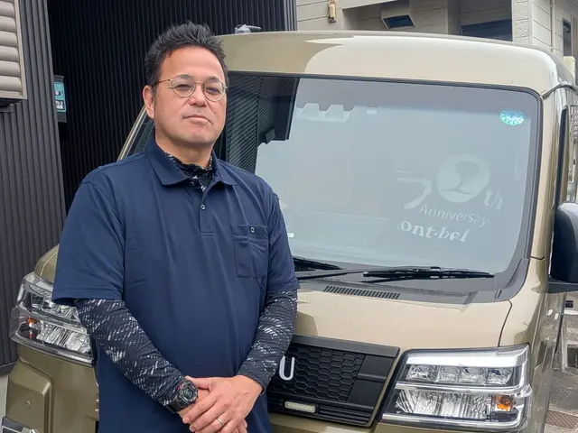 室内ドアのキズ　凹み　穴あき　板剥がれドア周りの枠のキズ　角欠け直します！サービスの画像