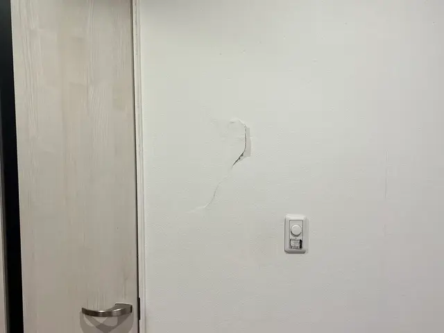 壁の凹み、穴あき補修なら当店にお任せください！サービスの画像