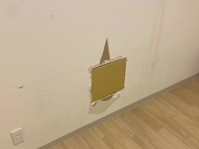 壁の凹み、穴あき補修なら当店にお任せください！サービスの画像