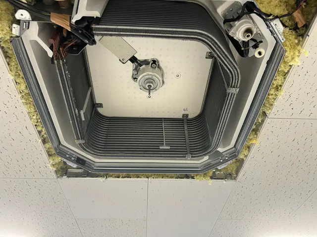 プロに任せてスッキリ快適！エアコンクリーニング士が作業します！サービスの画像