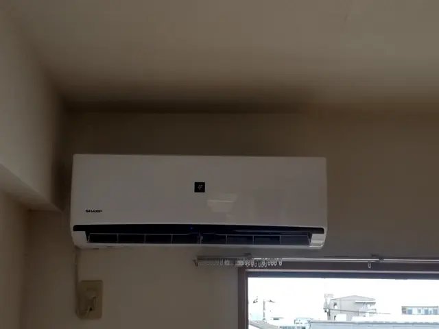 5年・年間300台超の施工実績！丁寧な仕上がりと安心保証のエアコン取り付けサービスの画像