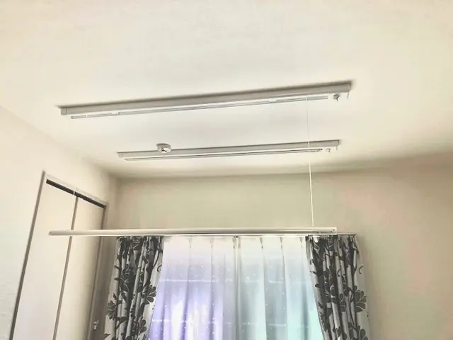 雨降りでも大丈夫！室内干しにホスクリーン取付サービスの画像