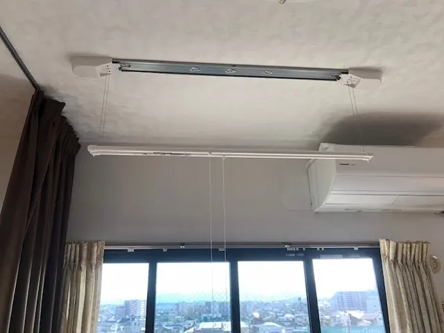 雨降りでも大丈夫！室内干しにホスクリーン取付サービスの画像