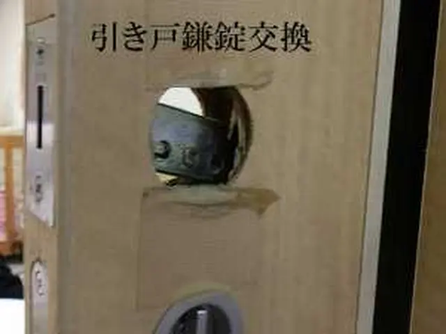 室内ドアノブ、引き戸鎌錠交換、建付け調整、内部建具全般の相談も。サービスの画像