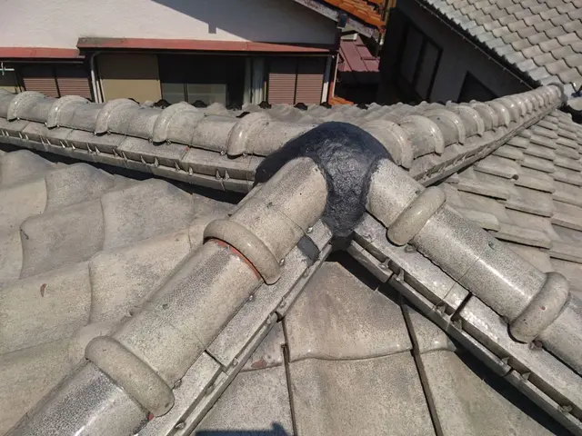 【☆強風雨などの屋根被害多数！☆】雨漏り・しっくい・瓦割れ・瓦ずれ・棟板金サービスの画像