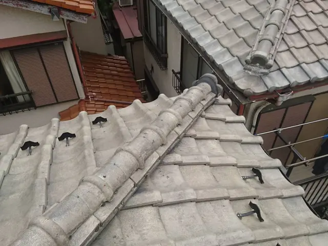 【☆強風雨などの屋根被害多数！☆】雨漏り・しっくい・瓦割れ・瓦ずれ・棟板金サービスの画像