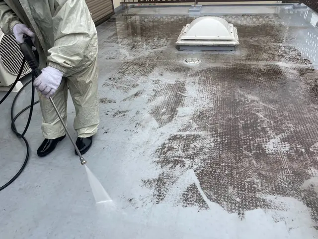 陸屋根、バルコニー、玄関土間、高圧水洗浄サービスの画像