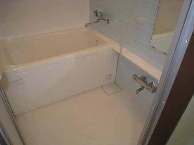 床面WAX塗布まで丁寧に作業します！サービスの画像