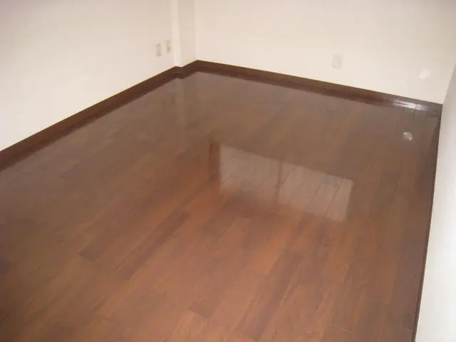 床面WAX塗布まで丁寧に作業します！サービスの画像