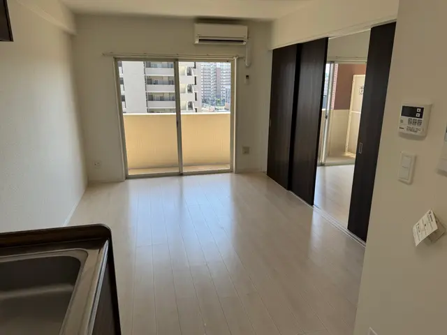 エアコン付の物件に関しましては、1台につき別途＋5000円になります。サービスの画像