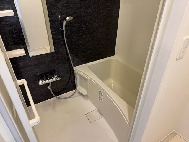 エアコン付の物件に関しましては、1台につき別途＋5000円になります。サービスの画像