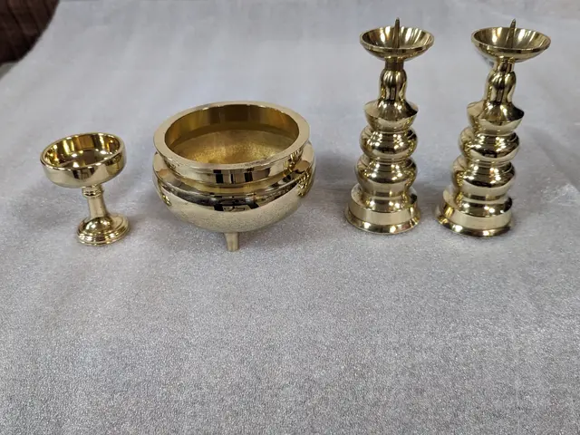 あらゆる仏壇や仏具のクリーニングをさせて頂きます。見違えるほど綺麗になります。サービスの画像