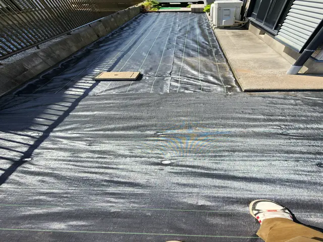 防草シート貼りサービスの画像