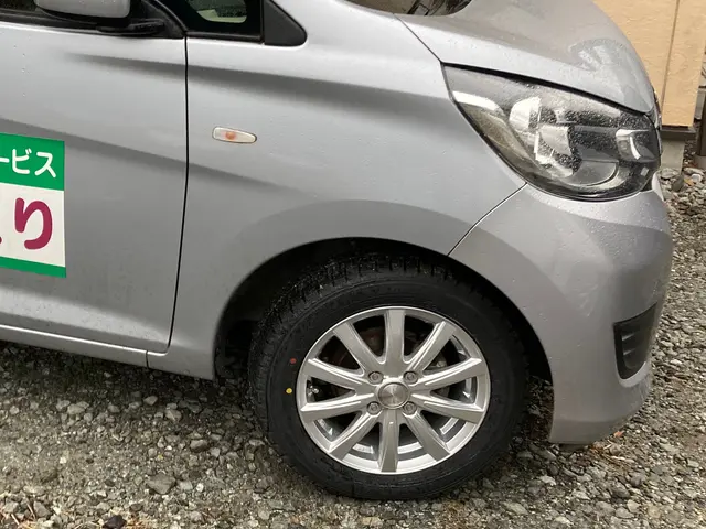 出張スタッドレス交換です。空気圧の点検、補充も実施♪サービスの画像