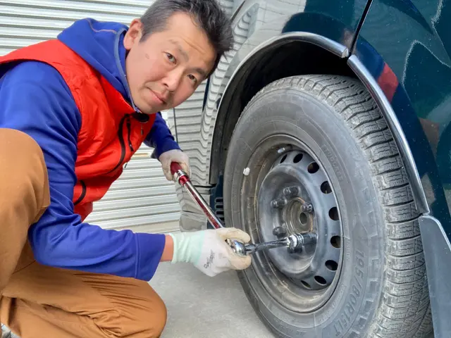 出張スタッドレス交換です。空気圧の点検、補充も実施♪サービスの画像