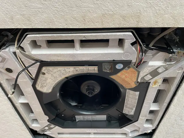 エアコンクリーニング埋め込みタイプ天井吊り下げタイプサービスの画像