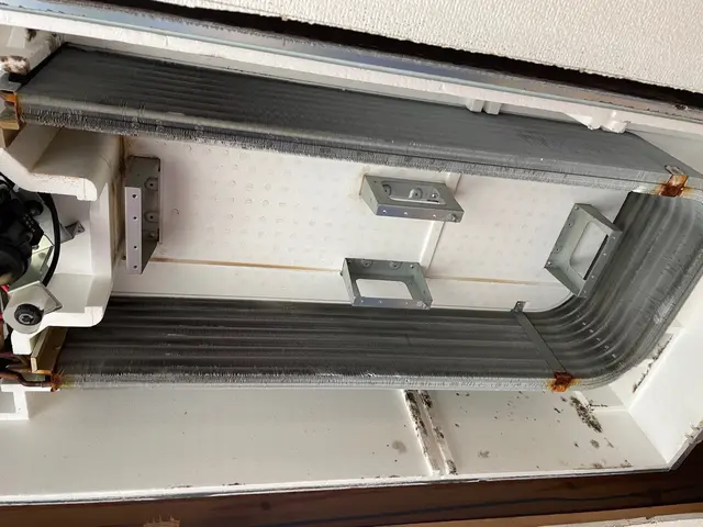 エアコンクリーニング埋め込みタイプ天井吊り下げタイプサービスの画像