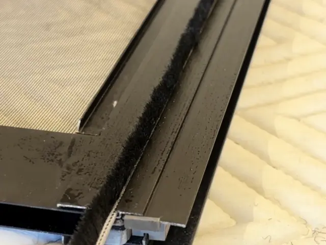 張替専門店｜持ち帰り洗浄＋ゴム交換込み◎戸車・モヘア交換も対応可サービスの画像