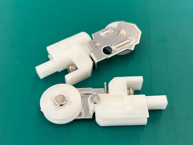 張替専門店｜持ち帰り洗浄＋ゴム交換込み◎戸車・モヘア交換も対応可サービスの画像