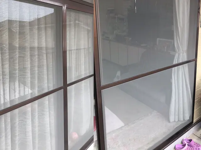 専門店による丁寧な仕上がり！持ち帰り作業！枠の洗浄します！押さえゴム交換代込み！サービスの画像