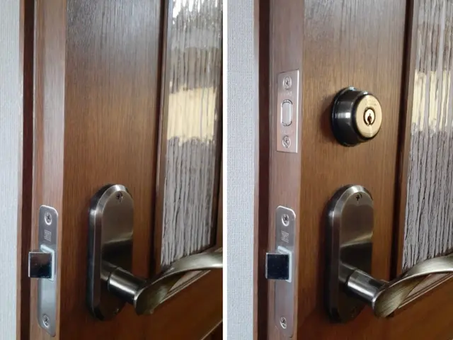 【在庫多数】急な鍵交換も即日解決！防犯補助錠の新規取付もお任せください！サービスの画像