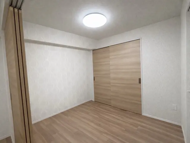 ダイノックシートで室内の雰囲気が変わりドアが新品に生まれ変わります！25年の実績サービスの画像