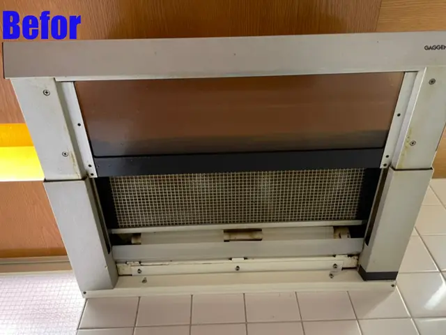 親子で頑張ります！ レンジフードお申し込みでノーマルエアコン清掃1台5,000円サービスの画像