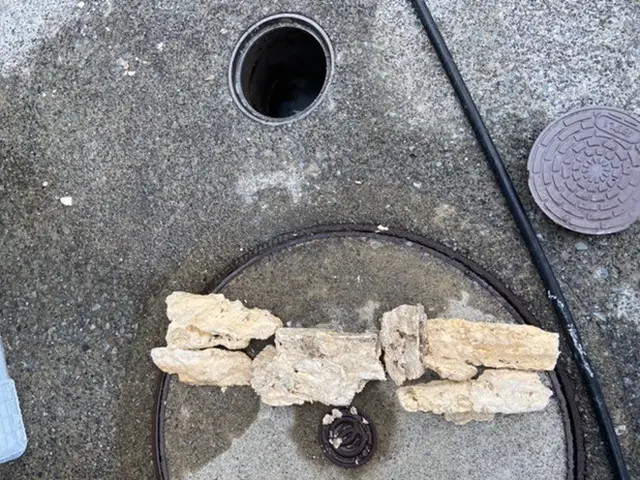 汚水枡の洗浄、排水管の汚れを高圧洗浄清掃、室内各排水管洗浄または薬剤洗浄。サービスの画像