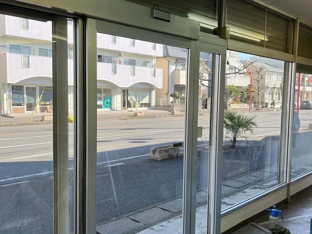 ♢﻿実績500以上♢﻿目隠し･断熱･遮熱･防犯･UV。フィルム剥がしも対応☆サービスの画像