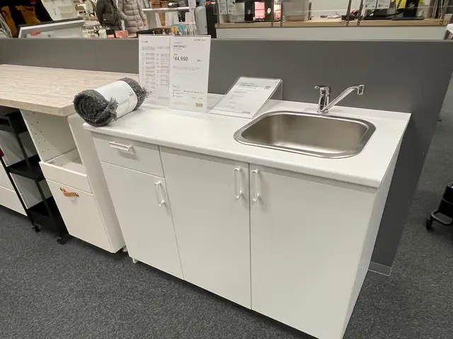 小屋や物置の作成や役所登録などもサービスの画像