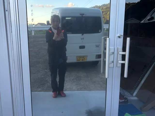 【1級フィルム施工技師】窓全体を清掃してからの施工◎損保加入◎女性スタッフ同行◎サービスの画像