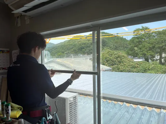 【1級フィルム施工技師】窓全体を清掃してからの施工◎損保加入◎女性スタッフ同行◎サービスの画像