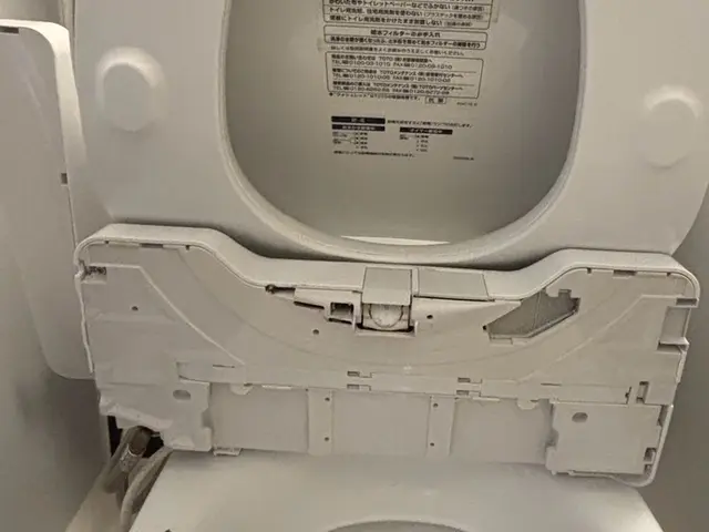 女性スタッフ同行！元通りの綺麗なトイレに！ぜひお声がけを！サービスの画像