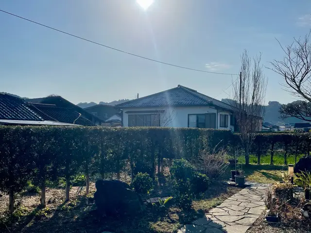 庭木伐採、年中承ります！剪定費用を抑える事ににも繋がります！サービスの画像