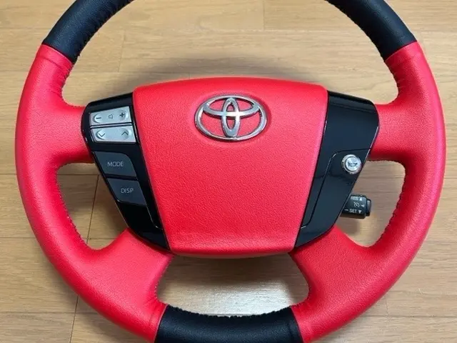 ステアリング、合皮で張り替え。サービスの画像