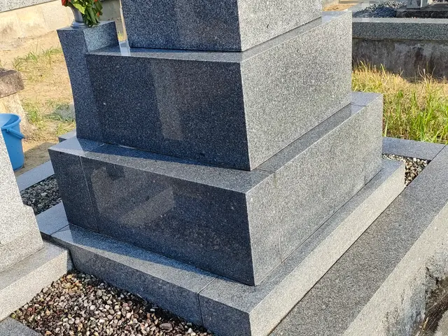 ご先祖様を敬い電動器具を使わず全て手作業致します。サービスの画像