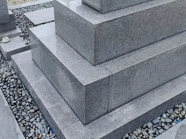 ご先祖様を敬い電動器具を使わず全て手作業致します。サービスの画像