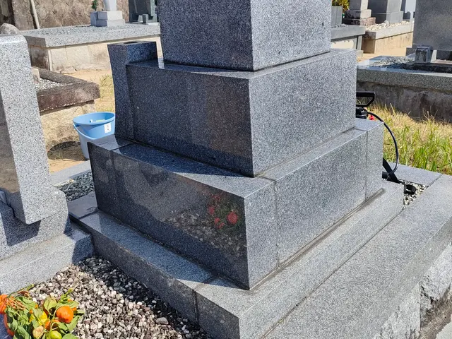 ご先祖様を敬い電動器具を使わず全て手作業致します。サービスの画像