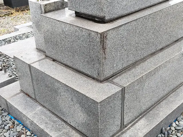 ご先祖様を敬い電動器具を使わず全て手作業致します。サービスの画像