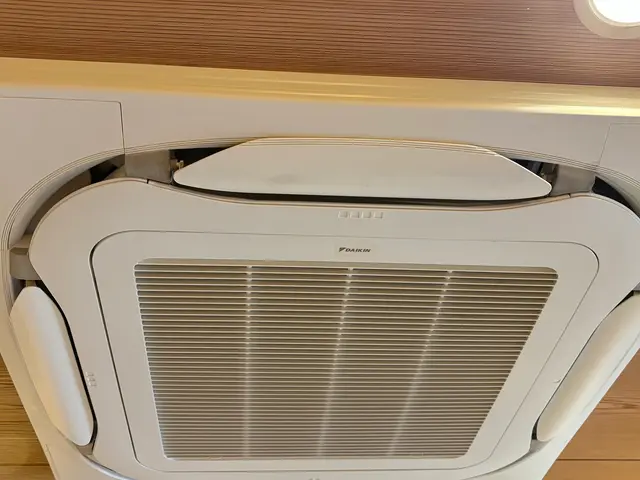 ☆価格要相談☆業務用天井埋め込みエアコン分解クリーニングサービスの画像