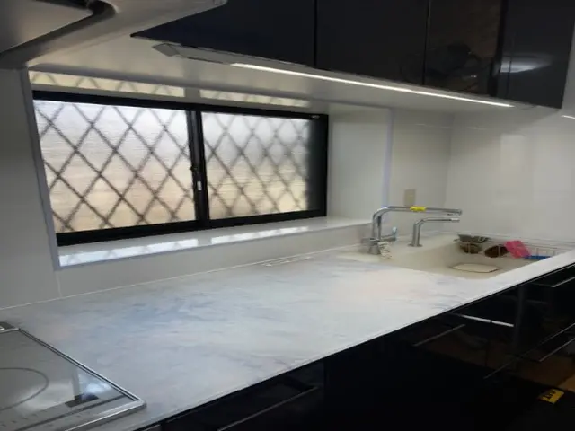 キッチンパネル重ね張りです。サービスの画像