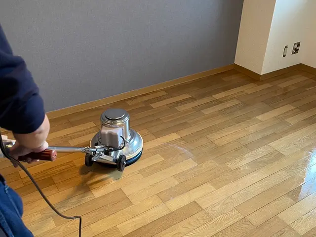 フロアクリーニング！剥離、洗浄、ワックスでピカピカ！サービスの画像