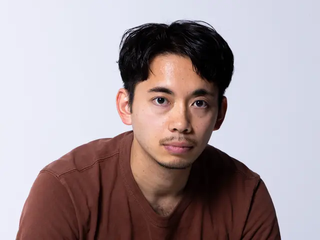 あなたらしさを軽やかに。初めてでも安心のプロフィール撮影。落ち着いた自然な写真を