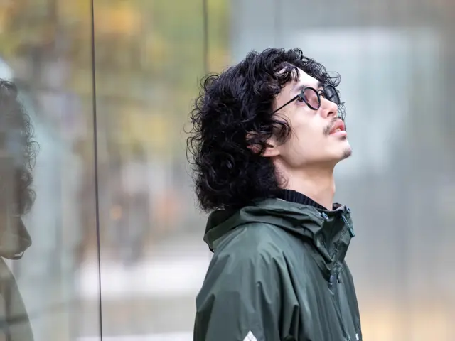 あなたらしさを軽やかに。初めてでも安心のプロフィール撮影。落ち着いた自然な写真を