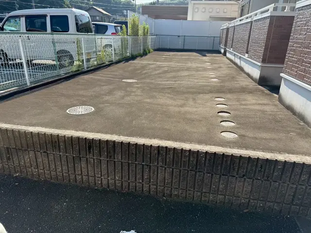 駐車場高圧洗浄｜コンクリートの黒ずみ・コケを徹底洗浄サービスの画像