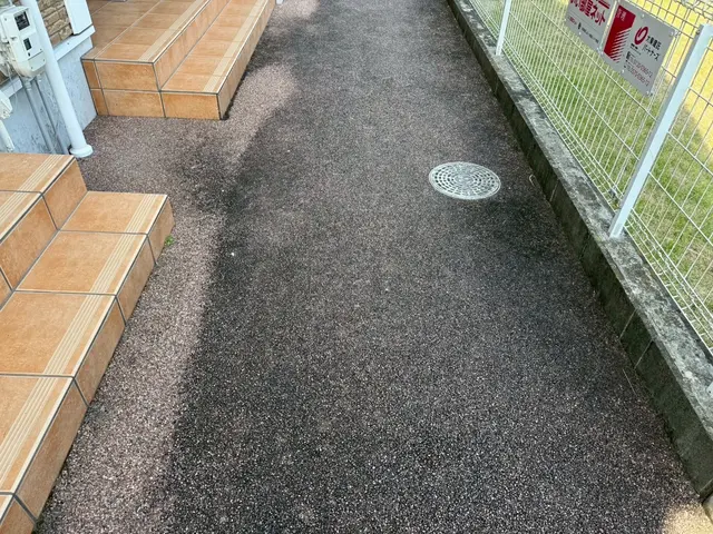 駐車場高圧洗浄｜コンクリートの黒ずみ・コケを徹底洗浄サービスの画像