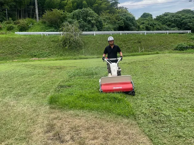 草刈り歴20年。小学生から草刈機使ってます。是非お任せください。サービスの画像
